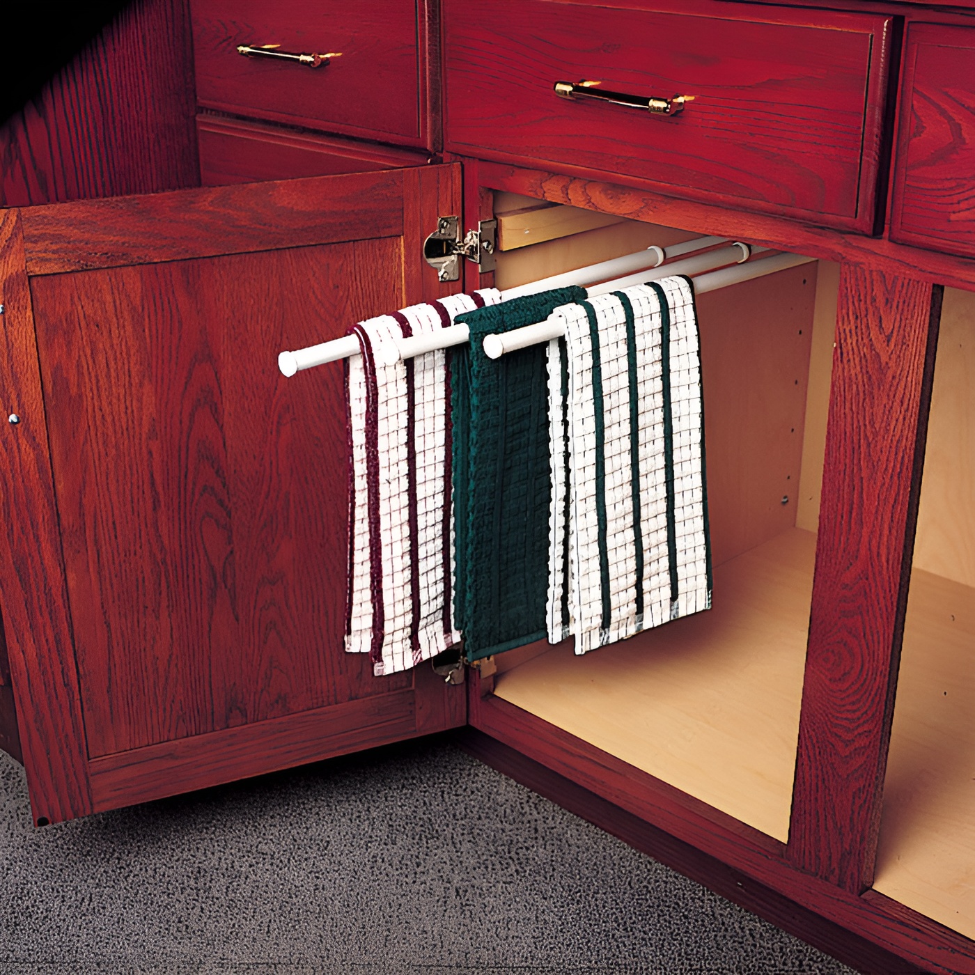 Richelieu 314330 PullOut Towel Rack